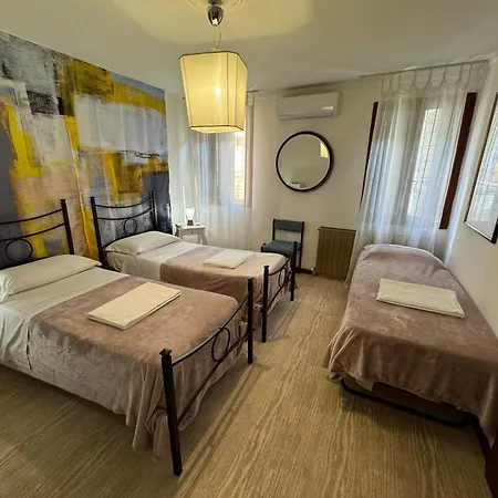 Artists' House 5 Stars Guest house