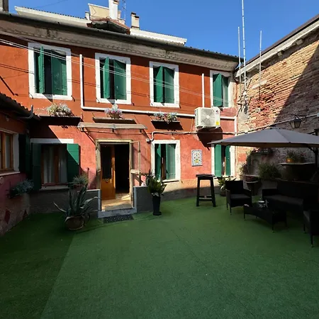 Artists' House 5 Stars Guest house *