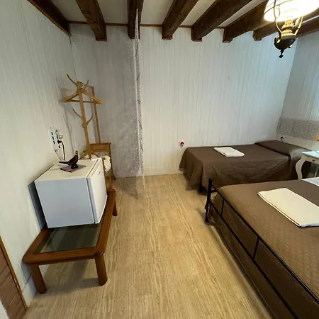 Artists' House 5 Stars ゲストハウス *